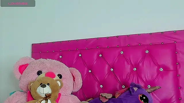 dahiiangomezz online show from April 7, 2026, 9:26 pm