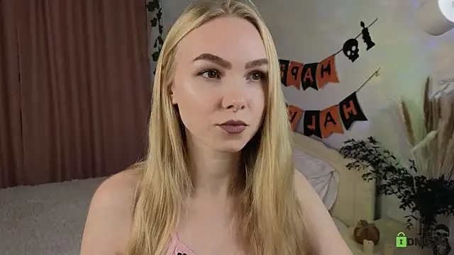 Snapshot of hey_Olivia chatting on November 4, 2025, 8:08 pm hey Olivia online show from November 4, 2025, 8:08 pm