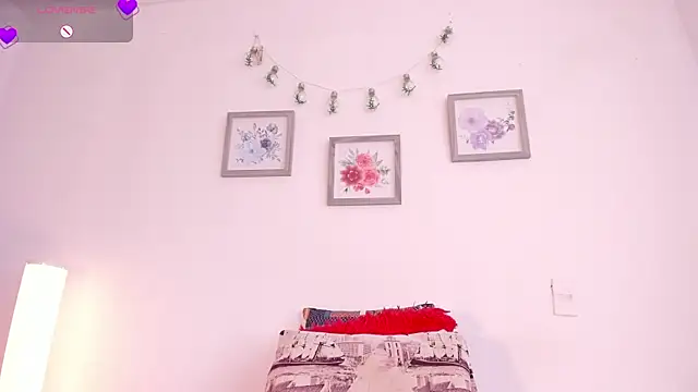 mely rosse  online show from April 14, 2026, 1:06 pm