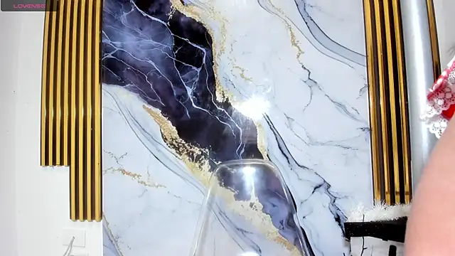 brittanyy20 online show from April 10, 2026, 8:41 am