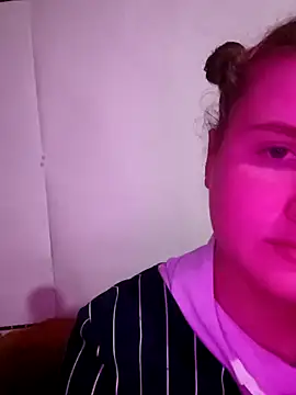 Lana a online show from September 19, 2025, 7:03 pm