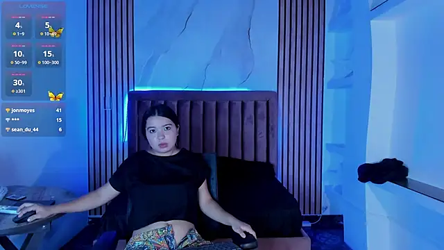 Snapshot of LunaWiill_ chatting on October 4, 2025, 12:14 pm LunaWiill online show from October 4, 2025, 12:14 pm