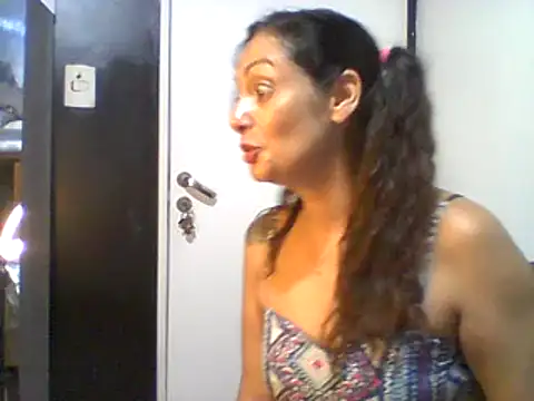 Snapshot of dulcefanny chatting on April 3, 2026, 10:13 am dulcefanny online show from April 3, 2026, 10:13 am