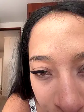 CatalinaBel online show from November 8, 2025, 6:07 pm