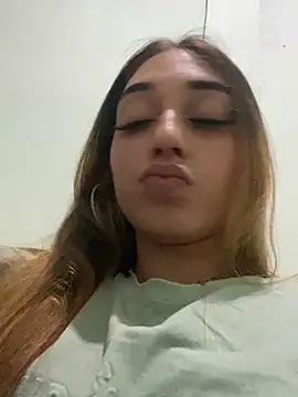 Snapshot of loirinhaaa chatting on November 23, 2025, 1:38 am loirinhaaa online show from November 23, 2025, 1:38 am