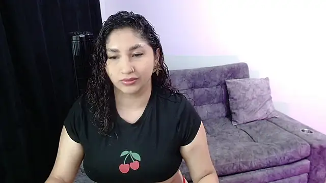 Snapshot of Gia_Dior chatting on May 9, 2026, 12:27 am Gia Dior online show from May 9, 2026, 12:27 am