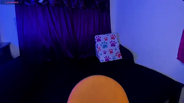 Shairaclark  online show from April 15, 2026, 2:18 am