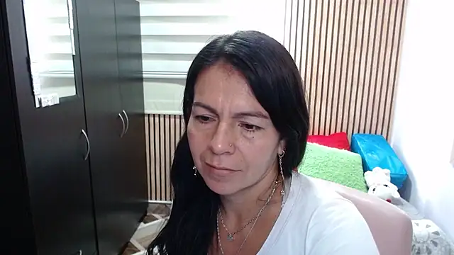 Snapshot of camilavargas_ chatting on May 11, 2026, 5:10 pm camilavargas online show from May 11, 2026, 5:10 pm