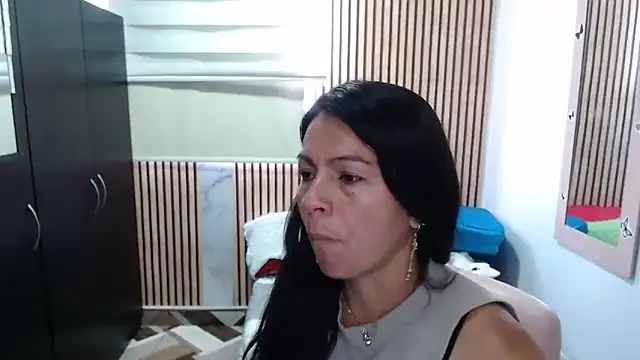 Snapshot of camilavargas_ chatting on May 14, 2026, 4:25 pm camilavargas online show from May 14, 2026, 4:25 pm