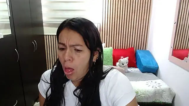 Snapshot of camilavargas_ chatting on May 26, 2026, 3:30 pm camilavargas online show from May 26, 2026, 3:30 pm
