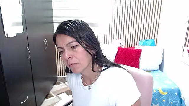 Snapshot of camilavargas_ chatting on May 31, 2026, 8:43 pm camilavargas online show from May 31, 2026, 8:43 pm