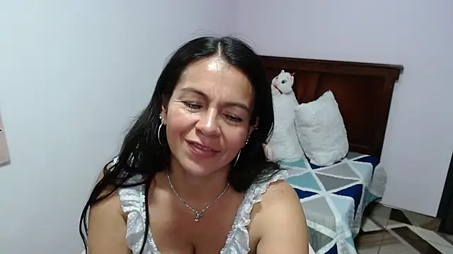 camilavargas  online show from July 28, 2026, 8:52 pm