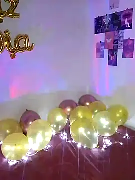 Renata Zoe online show from November 16, 2025, 1:33 am