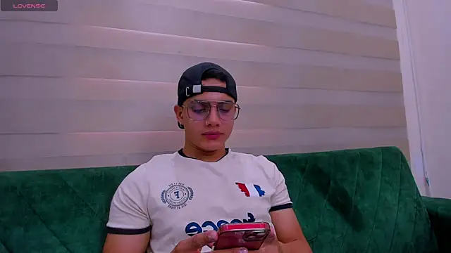 Snapshot of axel_vega chatting on September 25, 2025, 1:15 pm axel vega online show from September 25, 2025, 1:15 pm