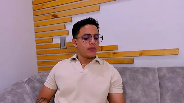 Snapshot of axel_vega chatting on October 6, 2025, 1:19 pm axel vega online show from October 6, 2025, 1:19 pm