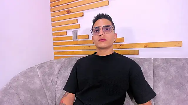 Snapshot of axel_vega chatting on October 7, 2025, 7:33 pm axel vega online show from October 7, 2025, 7:33 pm