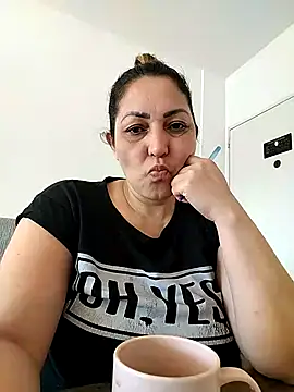 Snapshot of Lunita86 chatting on April 24, 2026, 12:51 pm Lunita86 online show from April 24, 2026, 12:51 pm