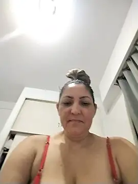 Lunita86 online show from July 5, 2026, 3:23 am