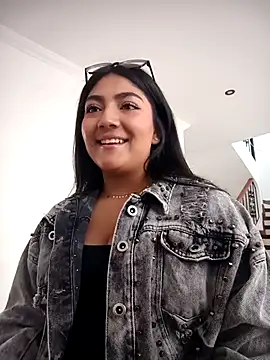 Snapshot of Violettabloom_ chatting on October 6, 2025, 7:00 pm Violettabloom online show from October 6, 2025, 7:00 pm