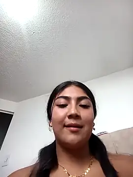 Snapshot of Violettabloom_ chatting on November 18, 2025, 8:35 pm Violettabloom online show from November 18, 2025, 8:35 pm