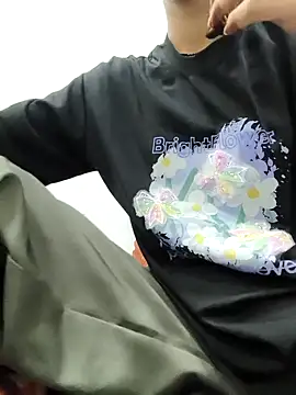 sassyishhu76 online show from April 15, 2026, 3:41 pm