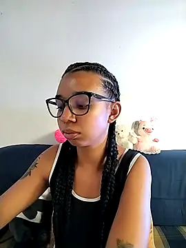 Suzanelee1 online show from September 17, 2025, 5:14 pm