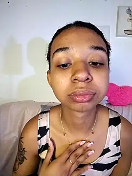 Suzanelee1 online show from October 24, 2025, 1:51 pm