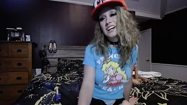 Snapshot of MoonlightMaybell chatting on October 1, 2025, 6:30 am MoonlightMaybell online show from October 1, 2025, 6:30 am