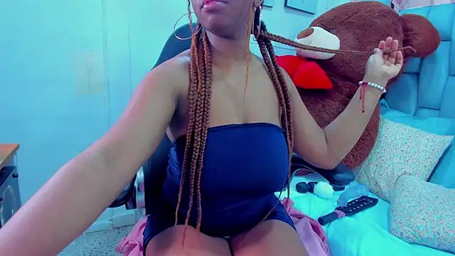 Snapshot of hazellanee chatting on November 12, 2025, 5:19 am hazellanee online show from November 12, 2025, 5:19 am