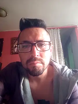 Snapshot of Lionardovssf35 chatting on October 3, 2025, 9:23 pm Lionardovssf35 online show from October 3, 2025, 9:23 pm