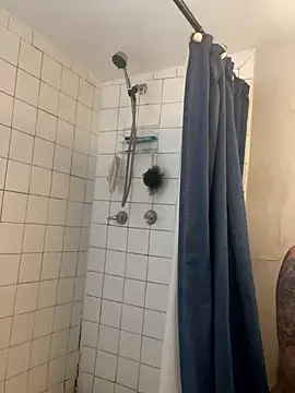 Snapshot of QUEENCALIMOD chatting on October 19, 2025, 4:29 pm QUEENCALIMOD online show from October 19, 2025, 4:29 pm