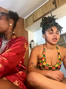 QUEENCALIMOD online show from February 28, 2026, 3:29 am