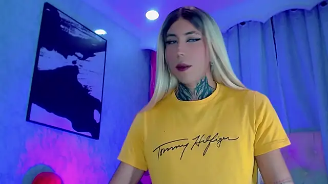Julia Bulette1 online show from May 17, 2026, 1:03 am