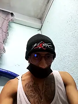 Snapshot of Crazygrillo69 chatting on December 20, 2025, 10:22 am Crazygrillo69 online show from December 20, 2025, 10:22 am