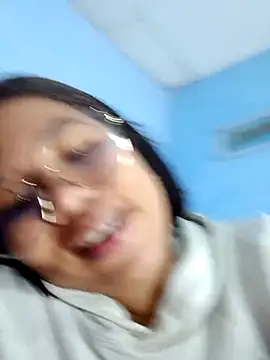 little onixx online show from October 2, 2025, 12:01 pm