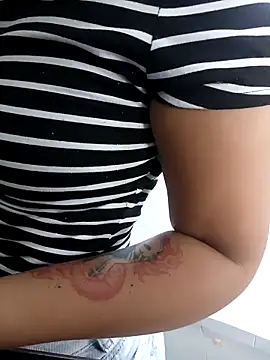 little onixx online show from February 11, 2026, 4:56 pm