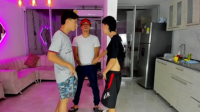 Snapshot of Houseofwarrios chatting on September 18, 2025, 6:04 am Houseofwarrios online show from September 18, 2025, 6:04 am