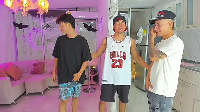 Snapshot of Houseofwarrios chatting on September 24, 2025, 5:55 am Houseofwarrios online show from September 24, 2025, 5:55 am