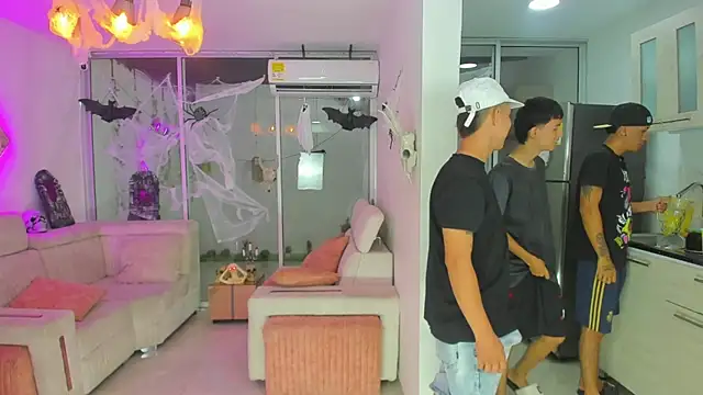 Snapshot of Houseofwarrios chatting on October 4, 2025, 6:11 am Houseofwarrios online show from October 4, 2025, 6:11 am