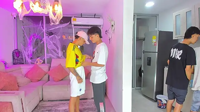 Snapshot of Houseofwarrios chatting on October 26, 2025, 5:24 am Houseofwarrios online show from October 26, 2025, 5:24 am