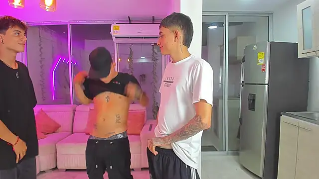 Snapshot of Houseofwarrios chatting on December 5, 2025, 5:49 am Houseofwarrios online show from December 5, 2025, 5:49 am