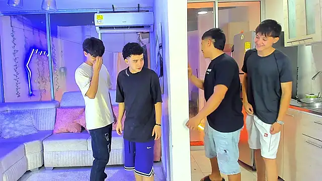 Snapshot of Houseofwarrios chatting on January 8, 2026, 5:43 am Houseofwarrios online show from January 8, 2026, 5:43 am