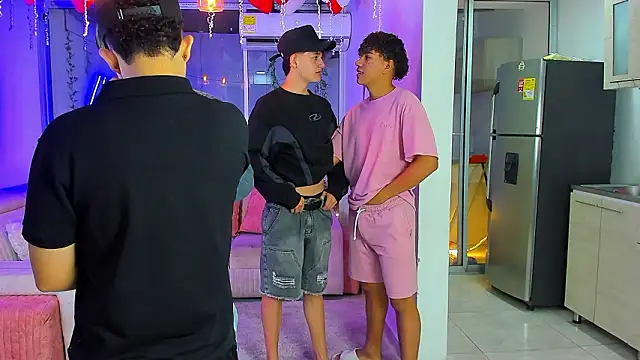 Snapshot of Houseofwarrios chatting on February 19, 2026, 5:25 am Houseofwarrios online show from February 19, 2026, 5:25 am