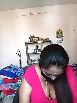 Snapshot of queendivya chatting on April 21, 2026, 5:36 am queendivya online show from April 21, 2026, 5:36 am