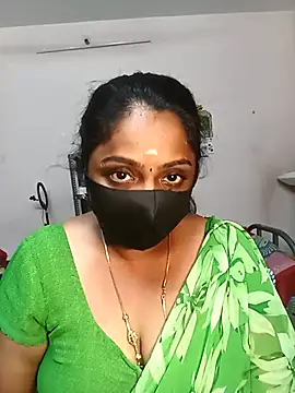 Snapshot of queendivya chatting on April 23, 2026, 2:41 pm queendivya online show from April 23, 2026, 2:41 pm
