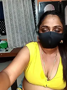 Snapshot of queendivya chatting on May 10, 2026, 4:23 pm queendivya online show from May 10, 2026, 4:23 pm