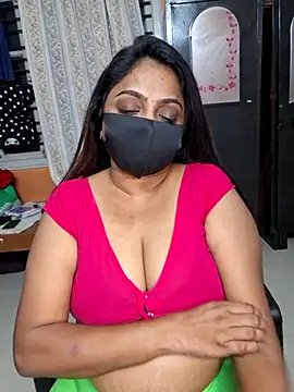 Snapshot of queendivya chatting on May 19, 2026, 4:46 pm queendivya online show from May 19, 2026, 4:46 pm