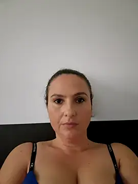 NikolAngell online show from November 5, 2025, 10:48 am