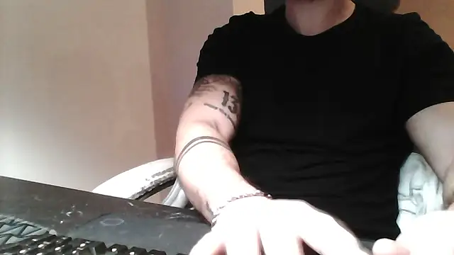 Snapshot of yourfantasy777 chatting on February 28, 2026, 8:32 pm yourfantasy777 online show from February 28, 2026, 8:32 pm