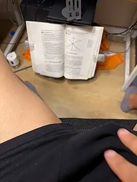 Snapshot of leeyoung_ chatting on October 4, 2025, 2:15 pm leeyoung online show from October 4, 2025, 2:15 pm